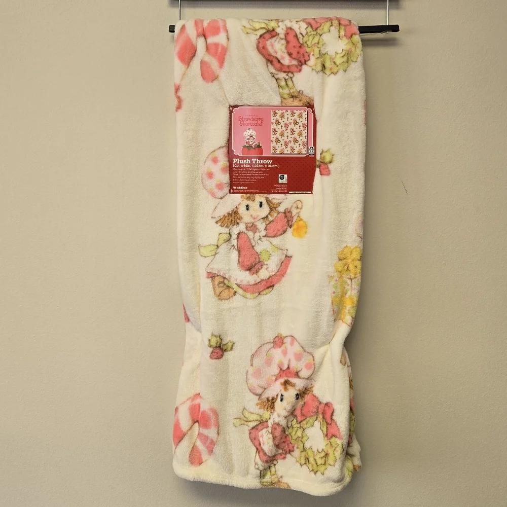 Strawberry Shortcake Christmas Plush Throw Blanket